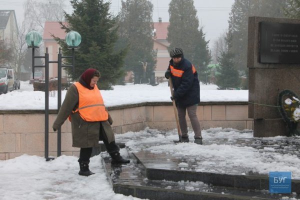 Волинські комунальники борються зі сніговою кашею