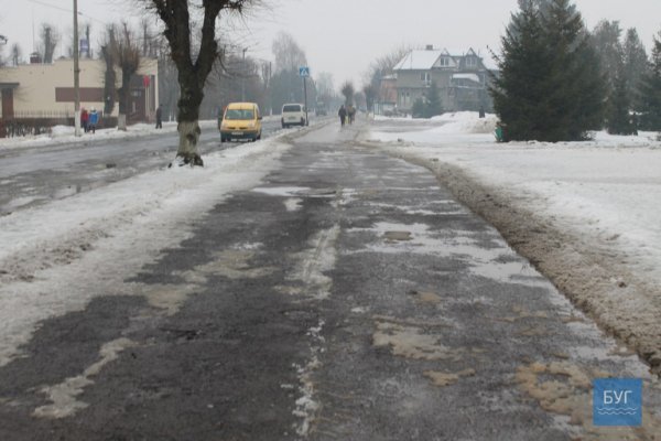 Волинські комунальники борються зі сніговою кашею