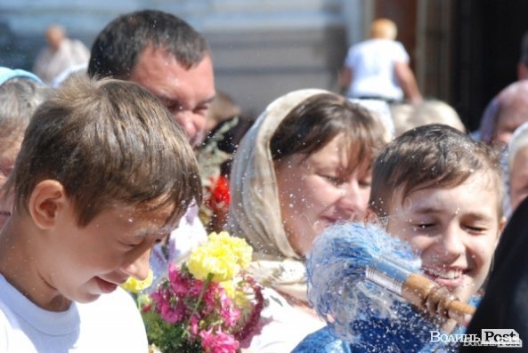 Як у Луцьку святили яблука та мед