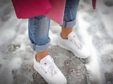 Волинські медики розповіли, чи безпечно ходити з оголеними кісточками восени