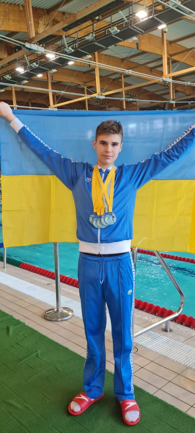 Юний плавець з Луцька завоював 5 нагород на турнірі в Польщі. ФОТО
