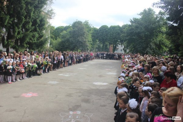 «Губернаторський» останній дзвінок у Луцьку. ФОТО 