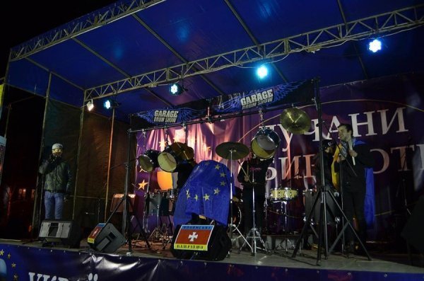 Вечірній Євромайдан у Луцьку. ФОТО. ВІДЕО