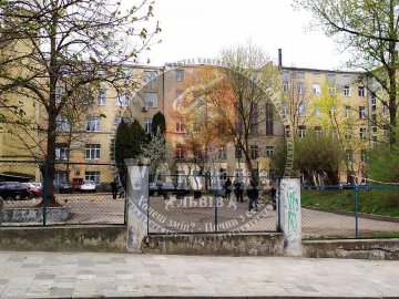 У Львові біля лікарні стався вибух, є загиблий