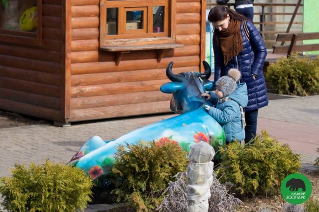 Квіти, усмішки і діти: як минуло 8 березня у Луцькому зоопарку. ФОТО