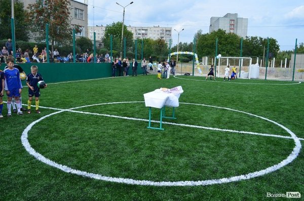 У Луцьку в басейні – футбольне поле. ФОТО