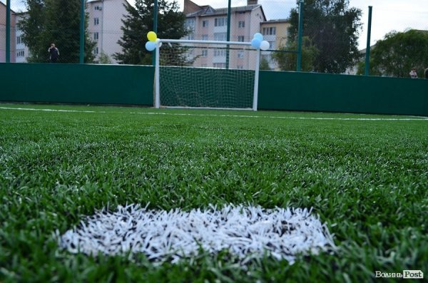 У Луцьку в басейні – футбольне поле. ФОТО