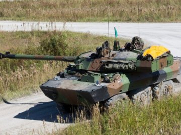 Україна отримала французькі бронемашини AMX-10RCs