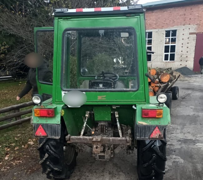 Волинянин незаконно рубав дерева на території природно-заповідного фонду. ФОТО