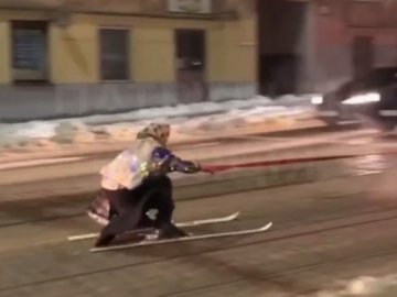 Поліція знайшла «бабусю на лижах» зі Львова і передала до ТЦК