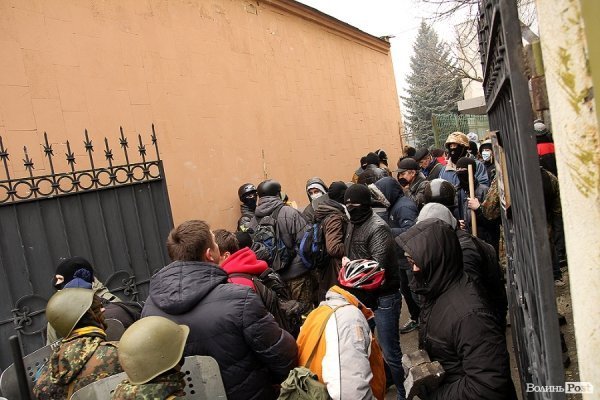 Як у Луцьку «викурювали» міліцію. ФОТО