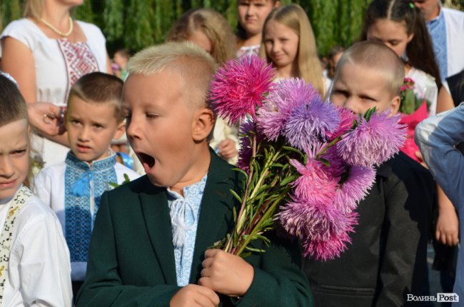 Перший дзвоник у луцькій школі №17. ФОТО