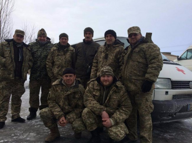 Волинські волонтери відвезли авто на передову