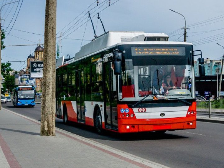 У Луцьку через нестачу водіїв тролейбуси «вибиваються» з графіку