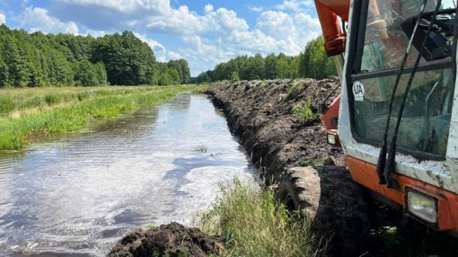 У районі на Волині, який межує з Білоруссю, укріплюють лінію кордону. ФОТО