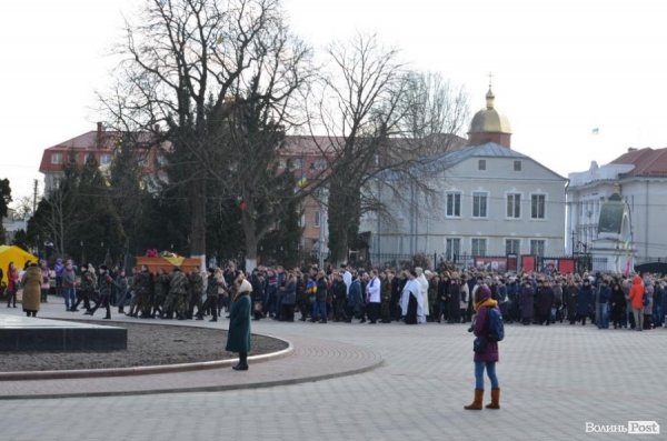 Лучани провели в останню путь бійця, що загинув під Іловайськом. ФОТО
