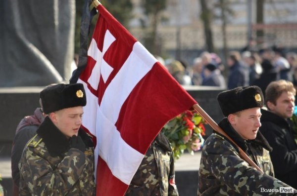 Лучани провели в останню путь бійця, що загинув під Іловайськом. ФОТО