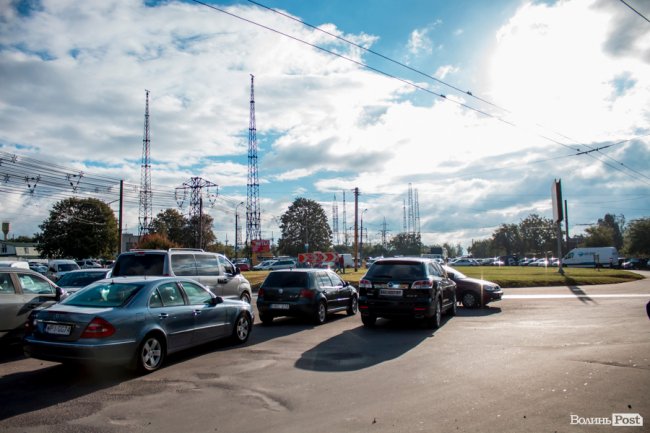 Від і до: скільки коштують машини на луцькому авторинку. ФОТО