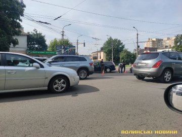 У Луцьку зіткнулися легковик і бус, постраждала 6-річна дитина