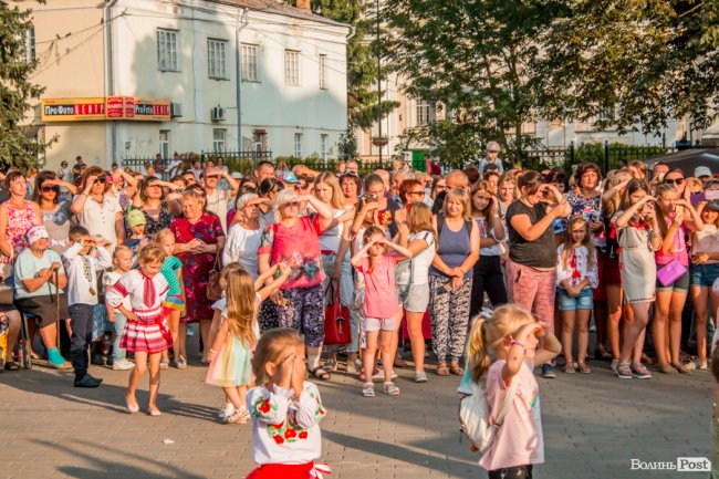 Як колоритні іноземці фестивалили у центрі Луцька. ФОТО