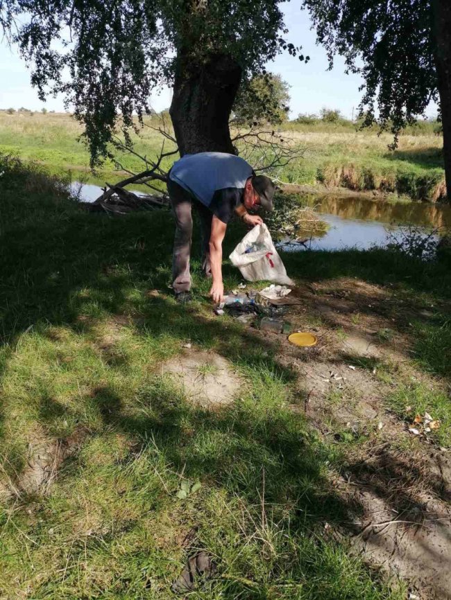 Зібрали 50 мішків сміття: небайдужі волиняни розчистили берег річки. ФОТО 