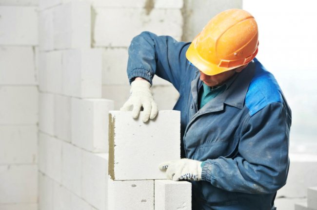 Поради будівельника: з чого волинянам збудувати міцний та теплий будинок 