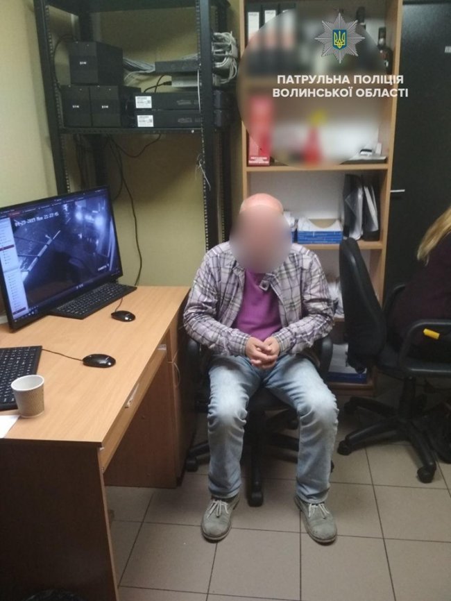 У Луцьку чоловік хотів відкупитися хабарем за крадіжку товарів з магазину