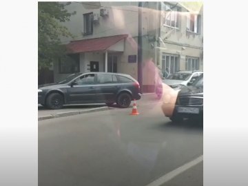 У Луцьку на Ковельській сталася ДТП: авто вилетіло на тротуар. ВІДЕО