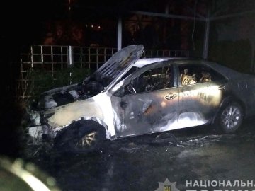 У Рівному спалили автівку родини ексдепутата. ФОТО