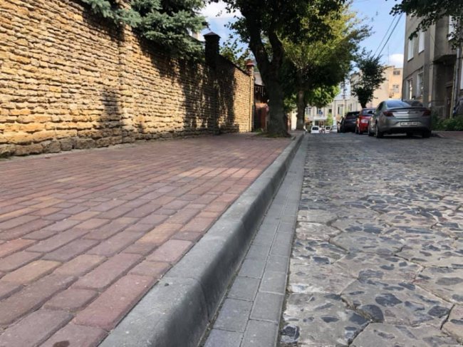 У Луцьку завершили ремонт на вулиці Пушкіна. ФОТО