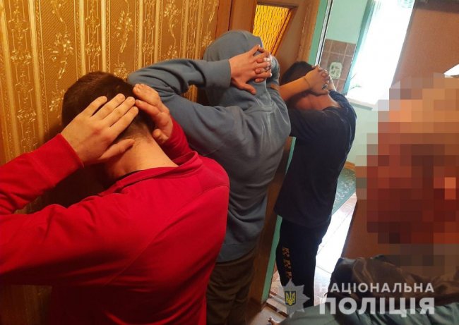У Луцьку затримали злочинну групу, яка через інтернет збувала наркотики. ФОТО 