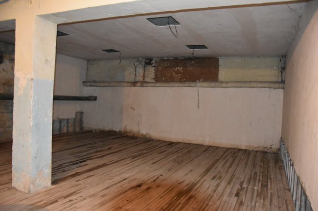 Луцький підвал перетворять на спортзал