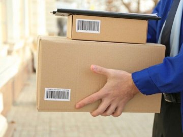 Викрили жителя Хмельниччини, який пересилав поштою зброю на Волинь