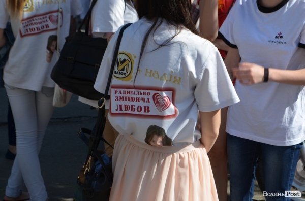 У Луцьку стартував фестиваль мильних бульбашок. ФОТО