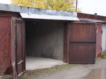 На Волині 17-річний хлопець викрав з гаража авто