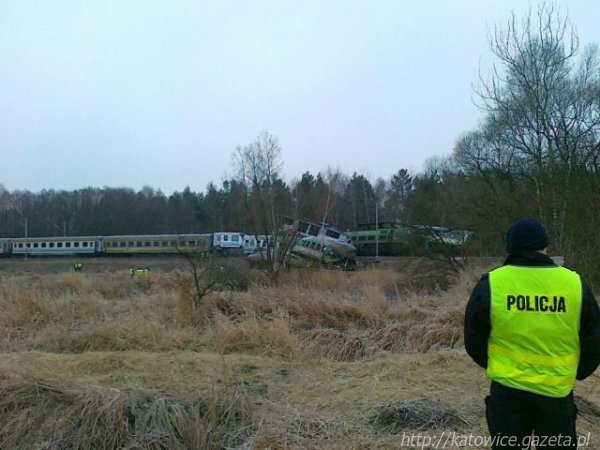 Катастрофа: два поїзди лоб в лоб зіткнулися у Польщі. Постраждали українці