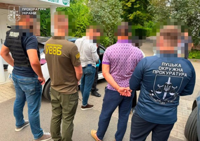 Лучанин вимагав 10 000 доларів у родини прикордонника: його судитимуть