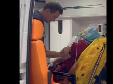 Рятувальники евакуювали з затопленої домівки в Херсоні 96-річну бабусю. ВІДЕО