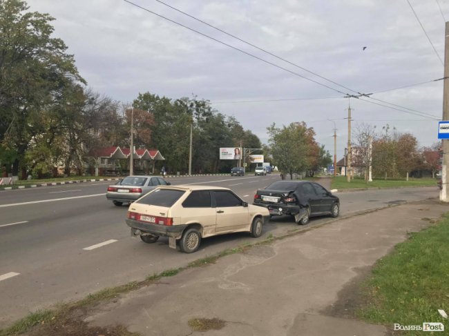 Під Луцьком – потрійна аварія: є постраждалий. ФОТО