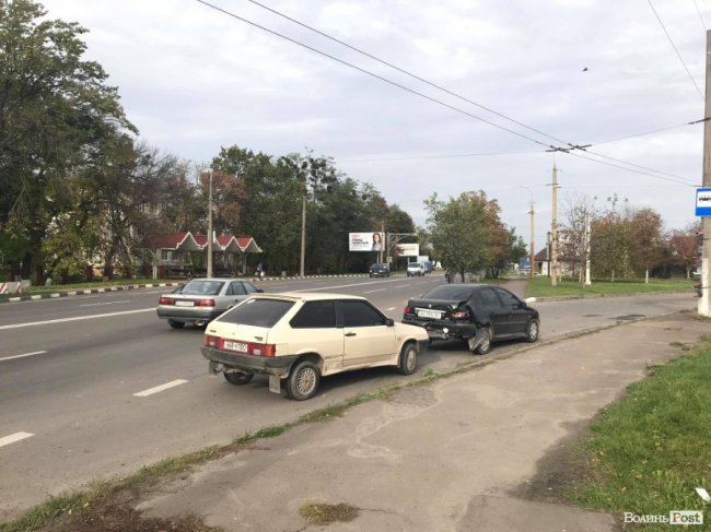 Під Луцьком – потрійна аварія: є постраждалий. ФОТО