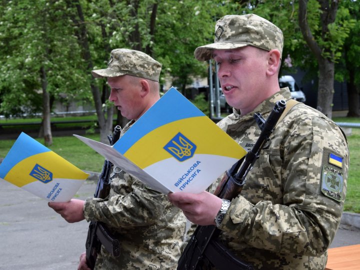 У Луцьку новобранці–прикордонники склали військову присягу. ФОТО