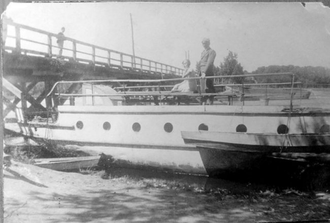 Показали, які судна курсували Стиром кілька століть тому. РЕТРОФОТО