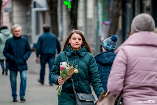 За день до свята: Луцьк накрила тюльпанова лихоманка. ФОТО
