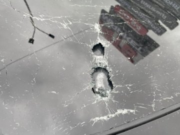 В авто потрапило більше 10 куль: у поліції підтвердили замах на першого помічника Зеленського. ФОТО