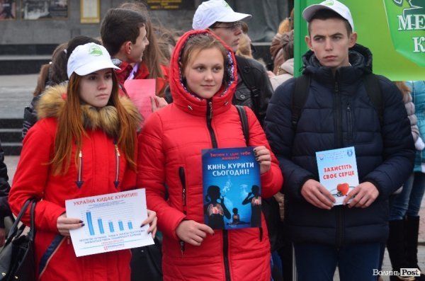 У Луцьку студенти вийшли на марш проти куріння. ФОТО 