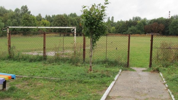 Луцький парк завалили сміттям. ФОТО