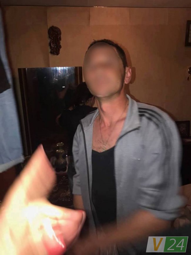 Спухла щока, синці та поріз: лучанин побив свою співмешканку. ФОТО