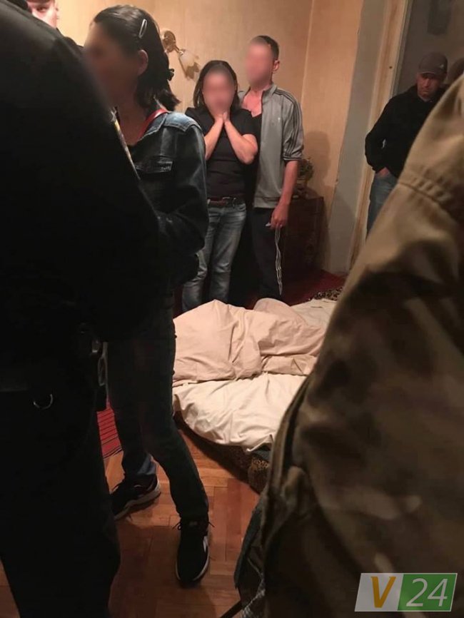 Спухла щока, синці та поріз: лучанин побив свою співмешканку. ФОТО