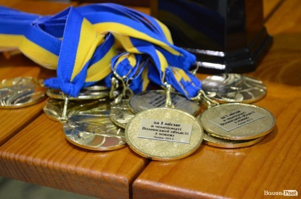 За підтримки УДАРу на Волині визначили кращих хокеїстів. ФОТО*