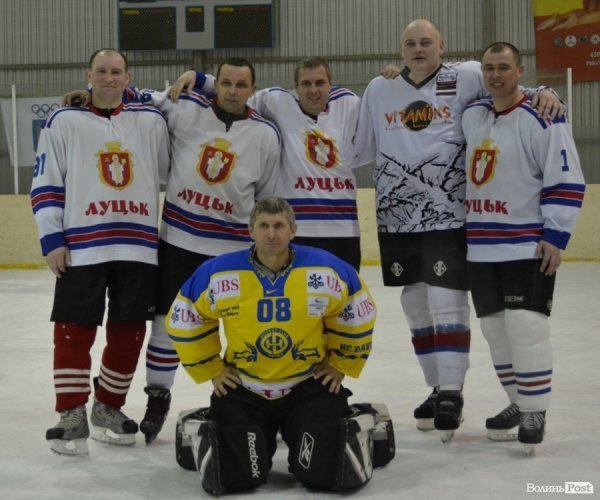 За підтримки УДАРу на Волині визначили кращих хокеїстів. ФОТО*